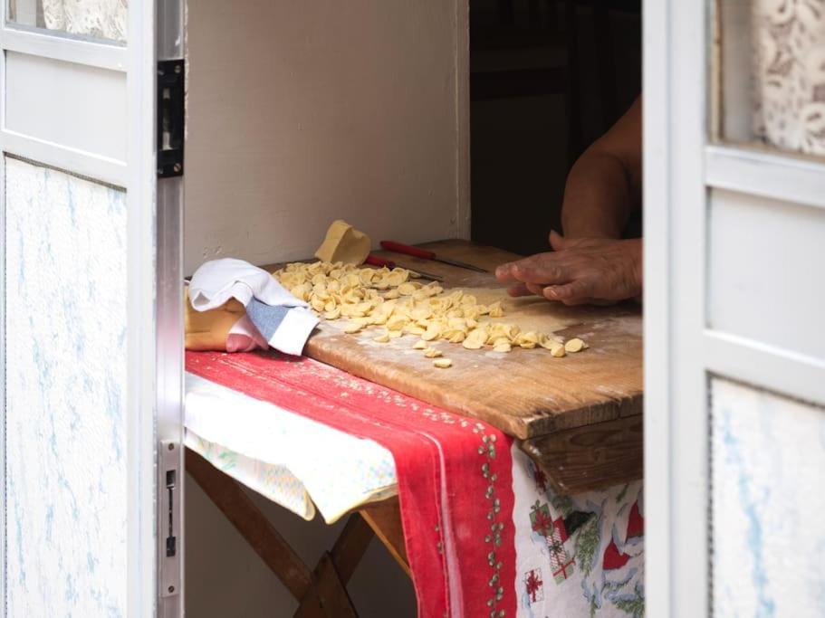 Dimora Donna Vittoria Apartment Bari Bagian luar foto