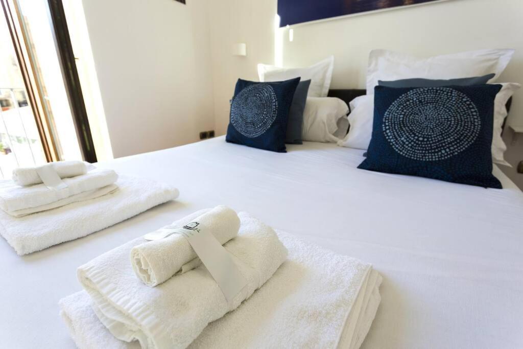 Dimora Donna Vittoria Apartment Bari Bagian luar foto