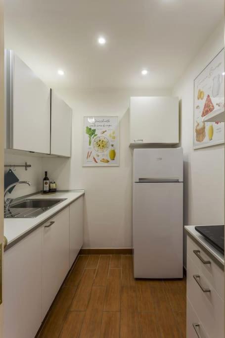 Dimora Donna Vittoria Apartment Bari Bagian luar foto