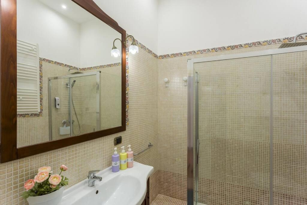 Dimora Donna Vittoria Apartment Bari Bagian luar foto